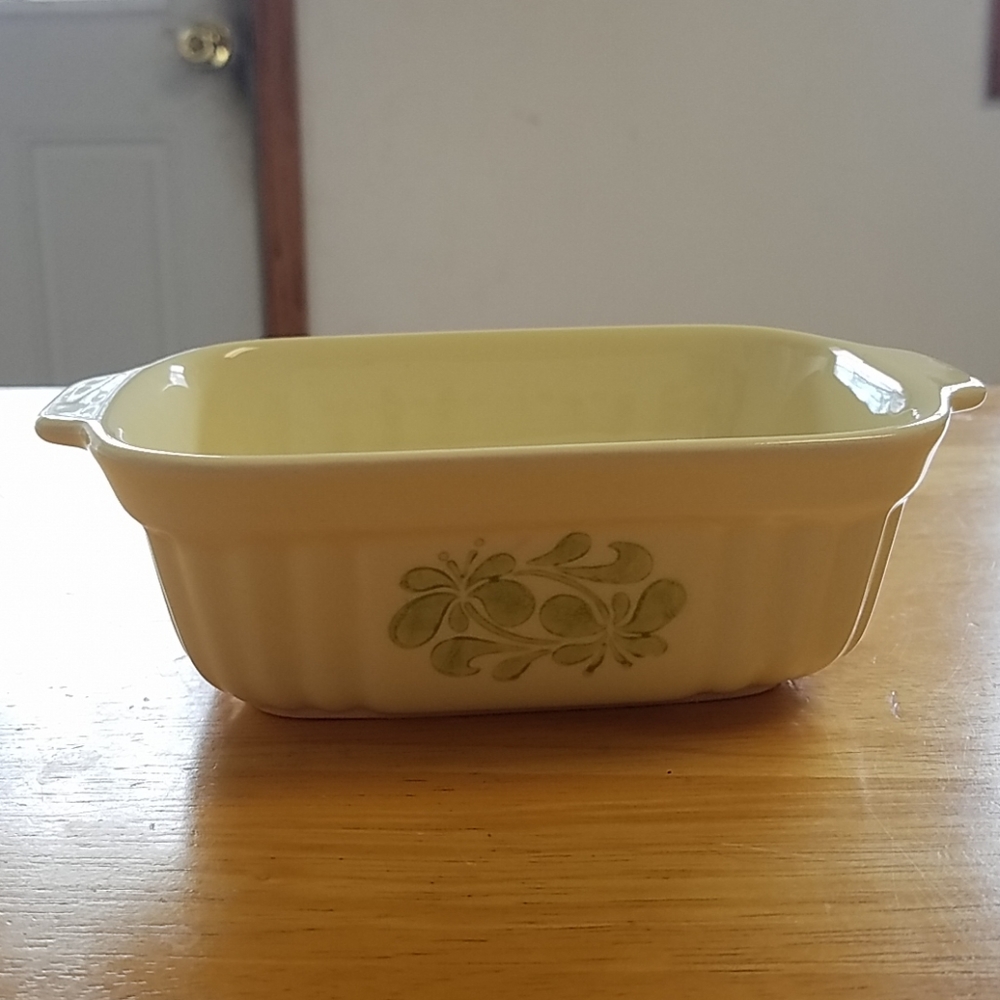 Pfaltzgraff Tiny Yellow Oven & Microwave Dish